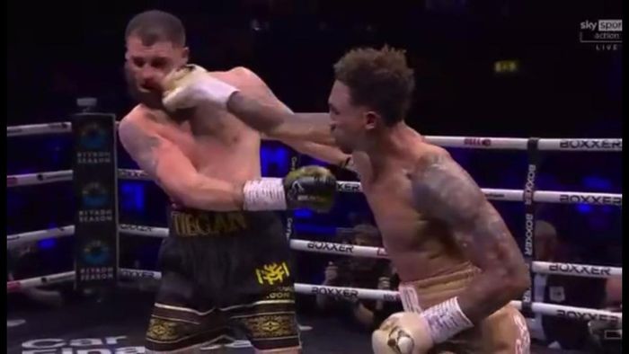 Срібний призер ОІ нокаутом у другому раунді захистив титул IBF – відео побиття