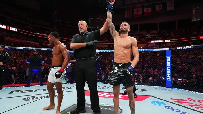 Українець Сідей оформив другу перемогу поспіль в UFC, не залишивши шансів американцю 