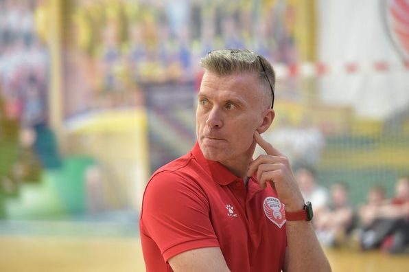 ФБУ дисквалифицировала и оштрафовала двух тренеров из-за подкупа судьи