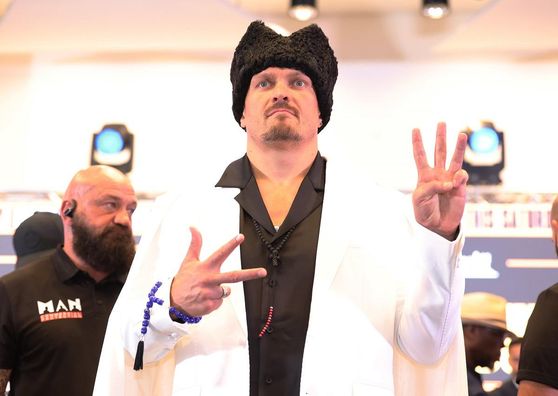 Усик натякнув на трилогію з Ф'юрі після тріумфу над Дюбуа у реванші
