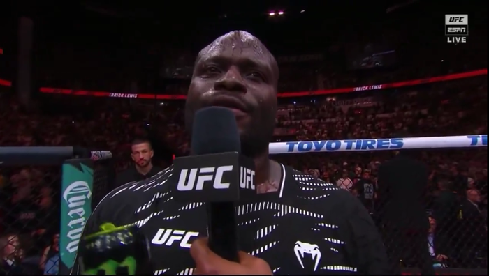 Боєць UFC викликав дружину на бій після нищівної перемоги за хвилину – зняв труси та зателефонував Трампу