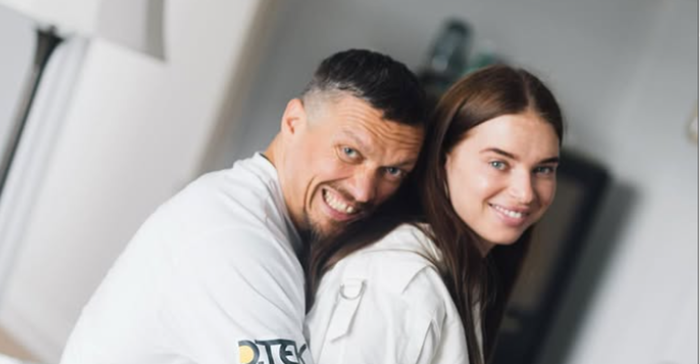 Возлюбленная Усика трогательно поздравила его с победой над Дюбуа: "Ты – пример для наших детей и Украины"