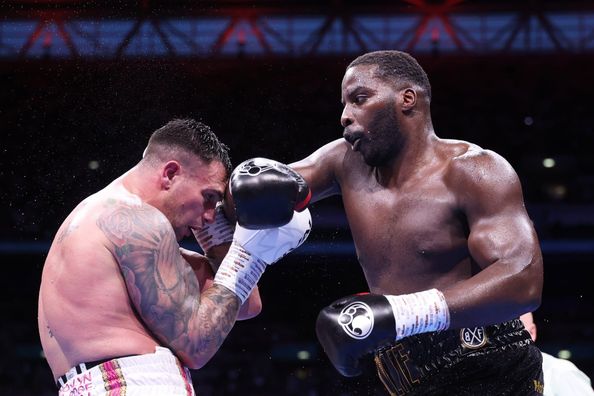 Околі захистив пояс WBC в останньому бою перед реваншем Усик – Дюбуа