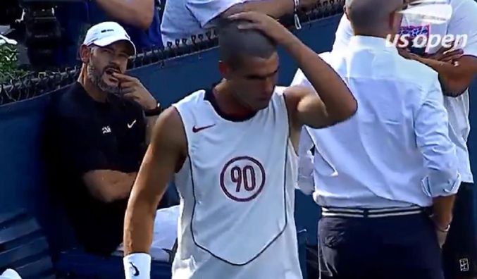 Алькарас поголив голову налисо і з перемоги над 67-ю ракеткою стартував на US Open