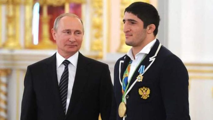 Российского победителя Олимпиады не пустили на ЧМ по борьбе – такое с ним случается не впервые