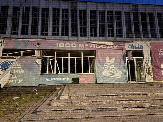 Российские ракеты повредили Дворец спорта в Одессе – в здании были люди