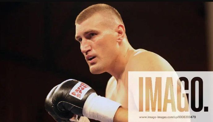 45-річний польський гігант, якого перемагав Кличко, побився одночасно з трьома суперниками