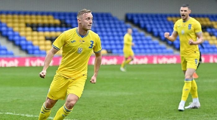 Защитник сборной Украины по футболу поставил лайк видео с российскими игроками