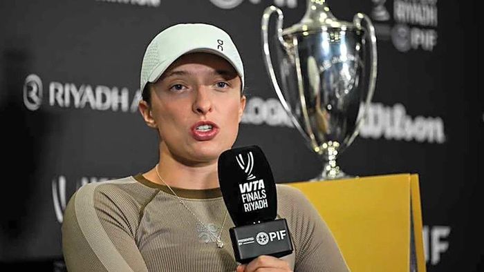 Разгромная победа Свёнтек над чемпионкой Australian Open – видеообзор матча Итогового турнира