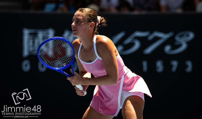 Костюк підкорила Australian Open найгарнішою сукнею в історії – українка збирає компліменти попри виліт 