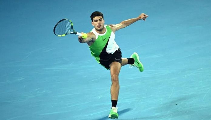 Алькарас спіткнувся в першому сеті, але пройшов 102-у ракетку на Australian Open – фани змусили його ніяковіти (ВІДЕО)