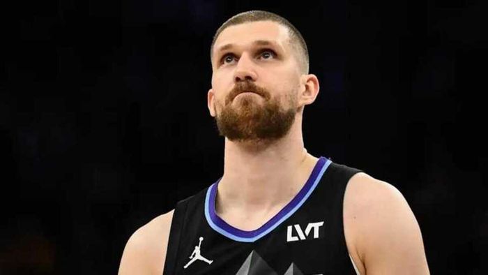 НБА: Михайлюк не врятував Юту від невдачі, сенсаційна поразка чемпіона, Каррі програв на останніх секундах