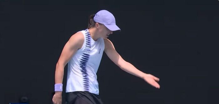 Свьонтек після поразки накинулась на організаторів Australian Open: "Бути мемом – це не частина нашої професії"