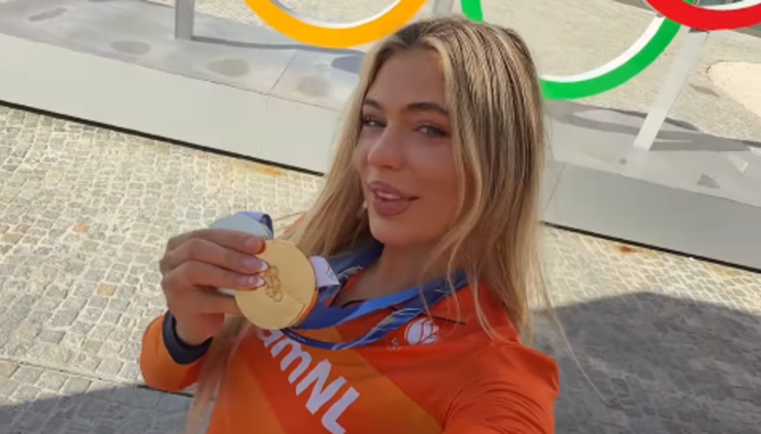 Найкрасивіша чемпіонка Олімпіади попрощалася з Іграми у Італії – вона здобула золото і встановила рекорд