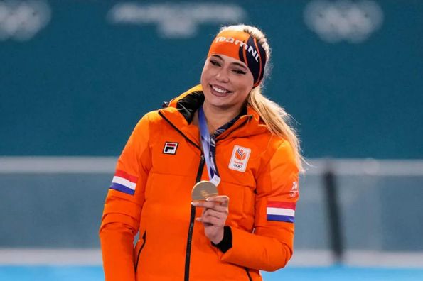 Самая красивая чемпионка Олимпиады за рекордную сумму продала свой "золотой" костюм и превзошла Роналду (ФОТО)