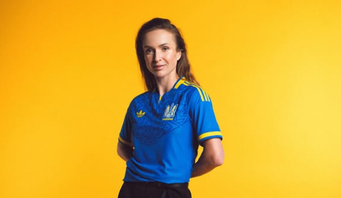 Свитолина засияла красотой в новенькой форме сборной Украины по футболу – компанию составили звезды шоу-бизнеса