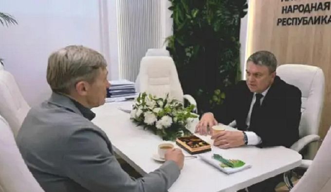 Бывший футболист сборной Украины встретился с главарем псевдореспублики "ЛНР" (ФОТО)