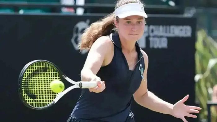 Снигур продолжила блестящую серию и уверенно вышла в четвертьфинал турнира в Праге