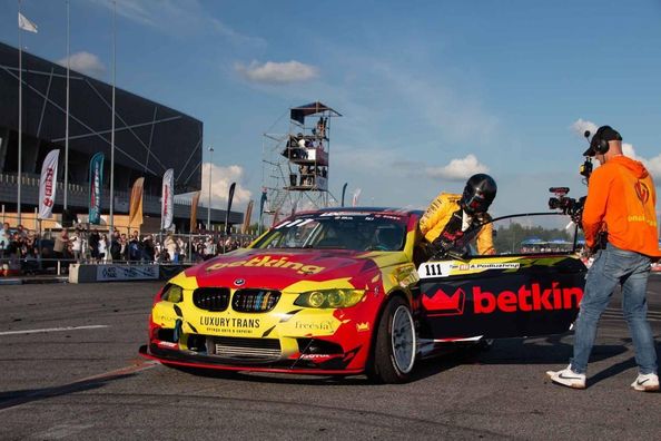 "Король Артур": BETKING розпочинає партнерство з пілотом UDC Pro 2 Артуром Подлужним