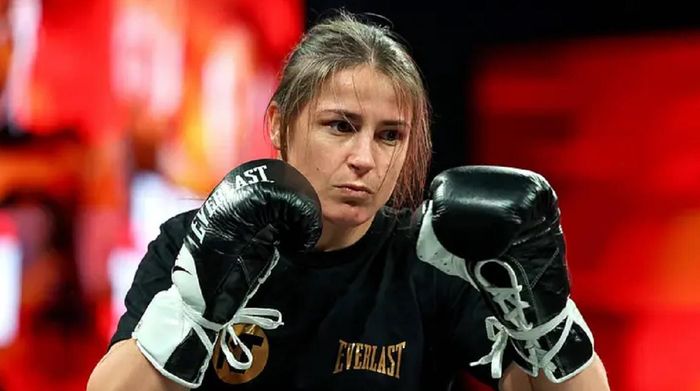 Легендарна боксерка втретє стала абсолютною чемпіонкою світу і завершила кар'єру після цього бою (ВІДЕО)
