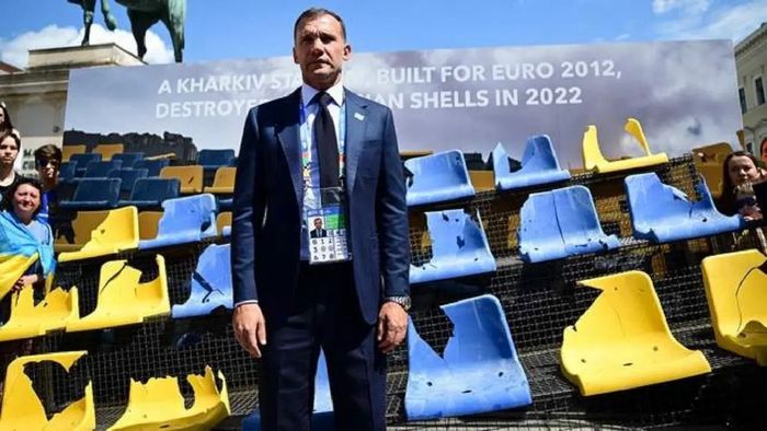Шевченко зайшов у роздягальню збірної України після провалу з Північною Ірландією – що там відбувалось Шевченко зайшов у роздягальню збірної України після провалу з Північною Ірландією – що там відбувалось